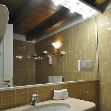 酒店 Ristorante La Lepre Bianca 加廖